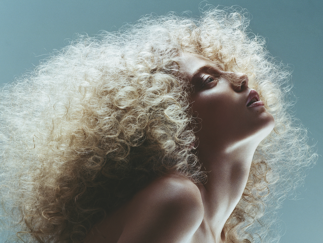 How to style your hair for frizz-free curls this summer 